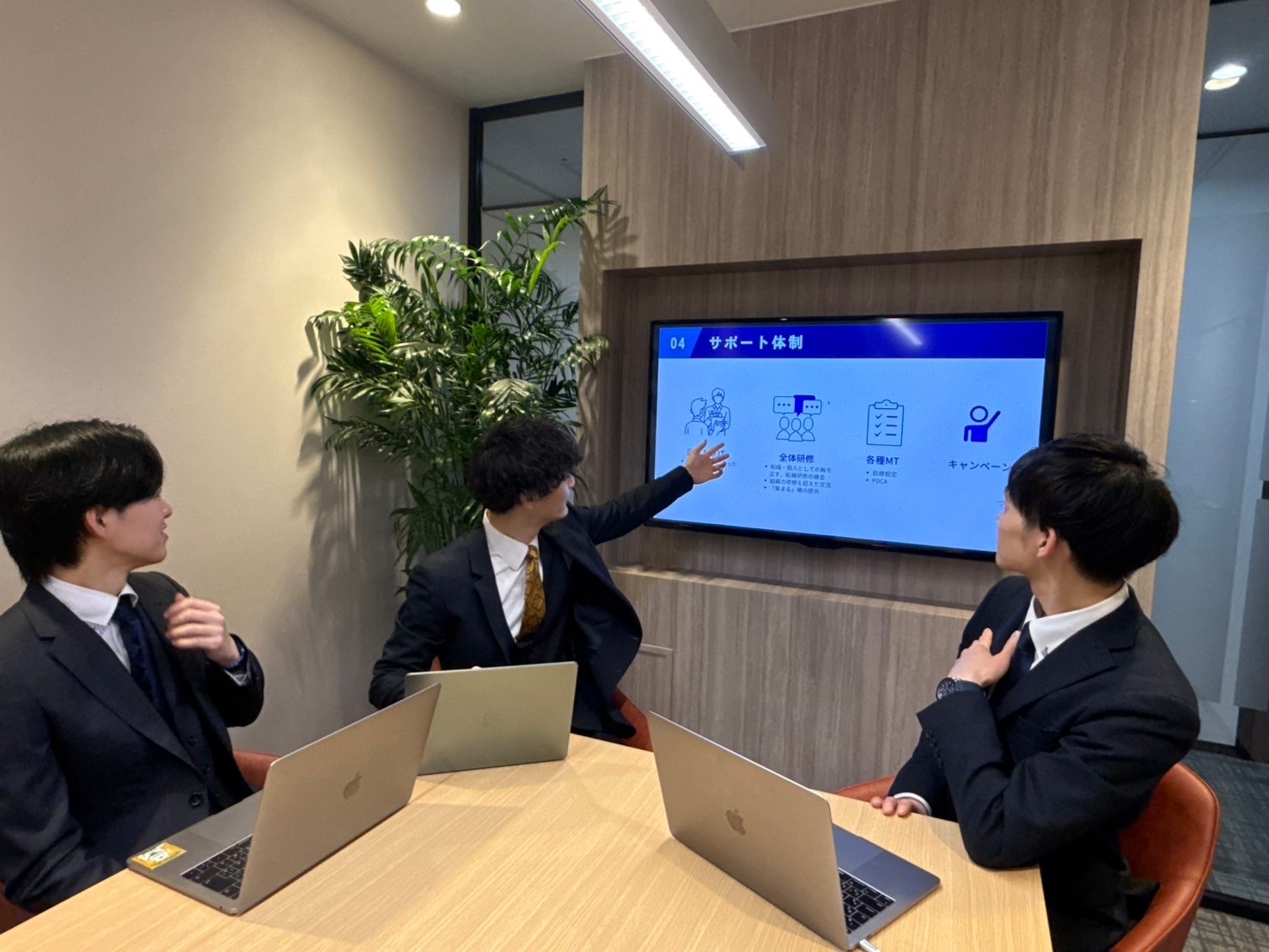 ホームページサンプル株式会社のサイトです