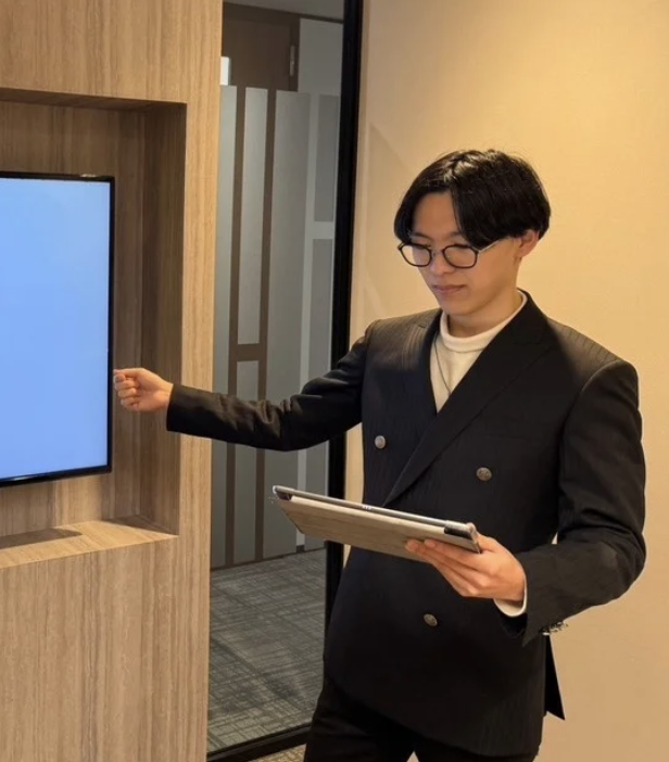講師